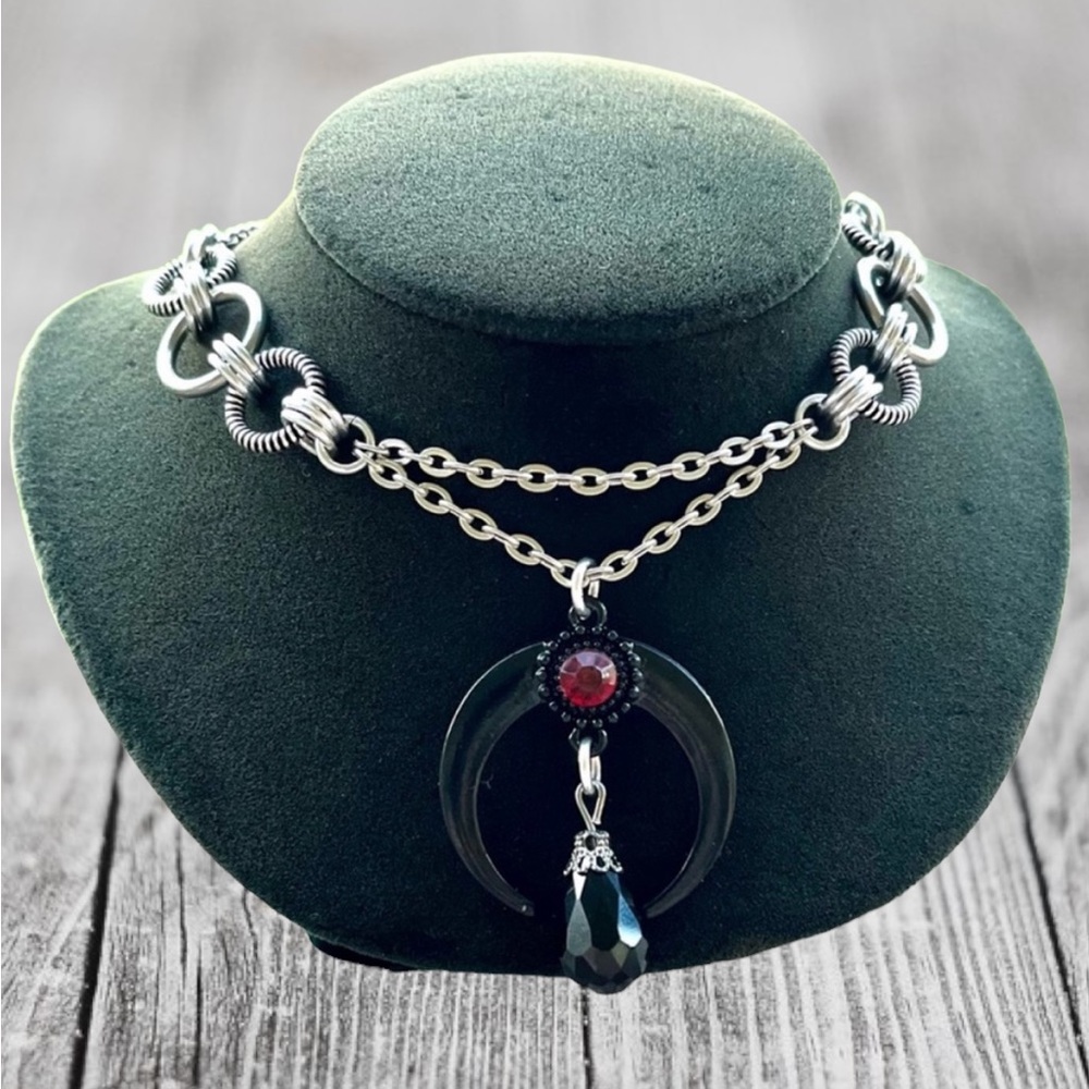 Handmade maille choker necklace black up side down moon lunula red & black stone - Picture 2 of 14